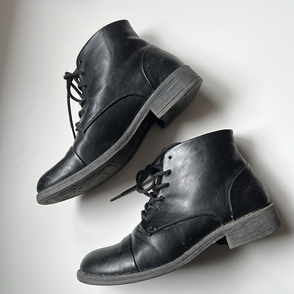 steve madden black leather lace up ankle boots - Picture 5 of 9